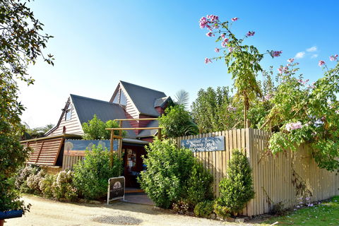 Blue Earth Cafe - Accommodation Whitsundays 2