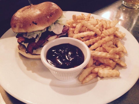 King's Head Tavern - Accommodation Whitsundays 0