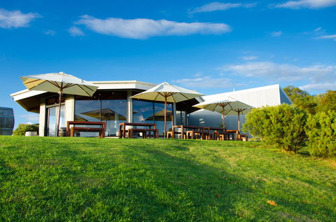 Cups Estate - Accommodation Whitsundays 0