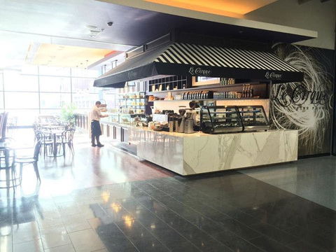 Le Cirque Fine Foods - Docklands - Accommodation Whitsundays 0