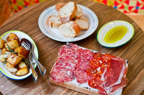 Johnny Baker's - Accommodation Whitsundays 0