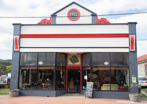 The Red Velvet Lounge - Accommodation Whitsundays 0