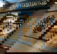 Two Hans - Accommodation Whitsundays