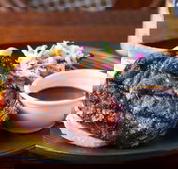 Pineapple Hotel - Park Bar - Accommodation Whitsundays