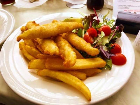Restaurant And Bar At Noosa Heads Surf Club - Accommodation Whitsundays 0