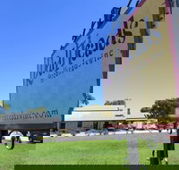 RedHeads Wine - Accommodation Whitsundays