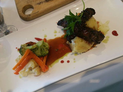 The York Hotel - Accommodation Whitsundays 0