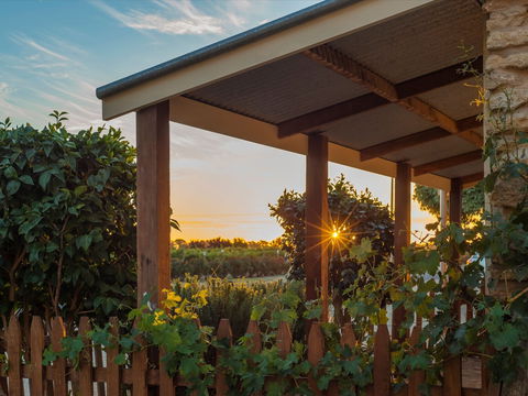 Café In The Vines - Accommodation Whitsundays 0