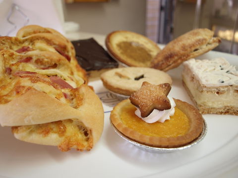 AJ's Hotbake - Accommodation Whitsundays 0