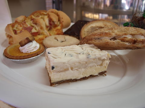 AJ's Hotbake - Accommodation Whitsundays 2