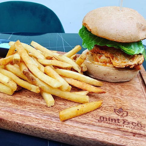 Customs House Inn - Accommodation Whitsundays 0