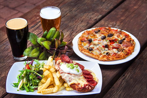 Rum Jungle Tavern - Accommodation Whitsundays 0