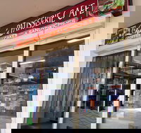 Lisa's Patisserie Cafe - Accommodation Whitsundays