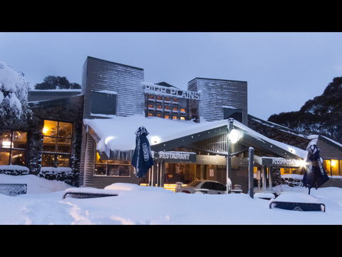 Stonesthrow Restaurant At Hotel High Plains - Accommodation Whitsundays 1