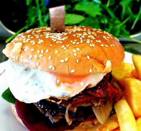 Clifton Arms Hotel - Accommodation Whitsundays 6