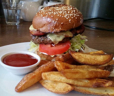 Mrs. Smith's Hotel Restaurant - Accommodation Whitsundays 0