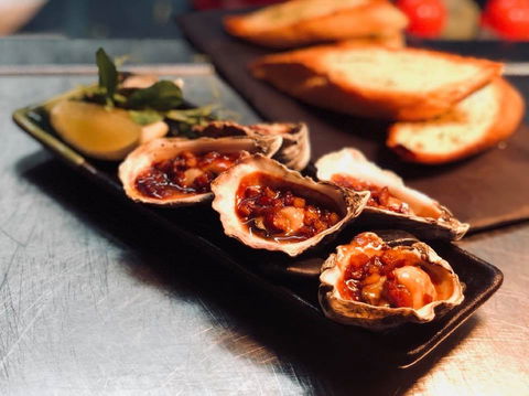 Royal Oak Hotel - Accommodation Whitsundays 2