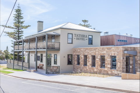 Tathra Hotel - Accommodation Whitsundays 1