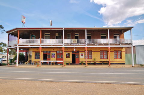 Railway Hotel Bribbaree - Accommodation Whitsundays 1