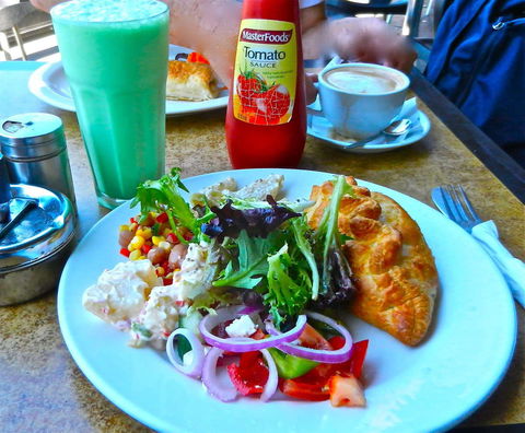 Q Cafe - Accommodation Whitsundays 0