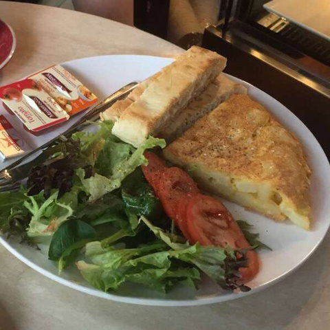 Cafe Hernandez - Accommodation Whitsundays 0