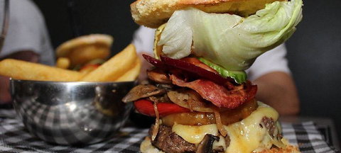 Magnums Bistro - Accommodation Whitsundays 2