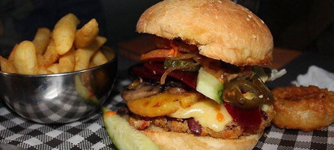 Magnums Bistro - Accommodation Whitsundays 4