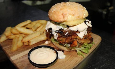 Magnums Bistro - Accommodation Whitsundays 7