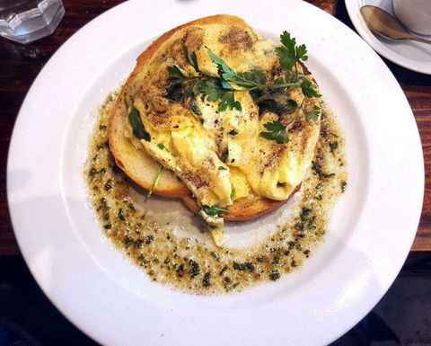 Elefant Lounge Cafe - Accommodation Whitsundays 0