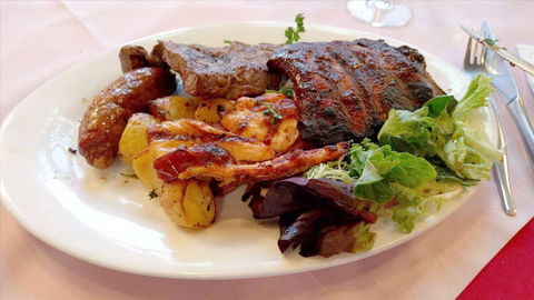 Rosewood Cottage Steakhouse - Accommodation Whitsundays 0