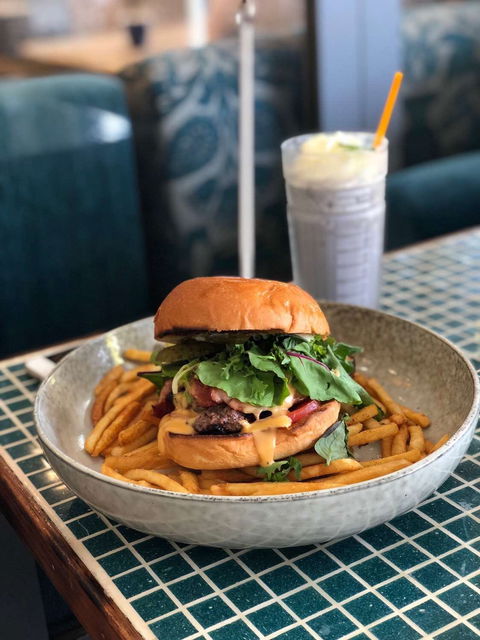 V Lounge - Accommodation Whitsundays 0