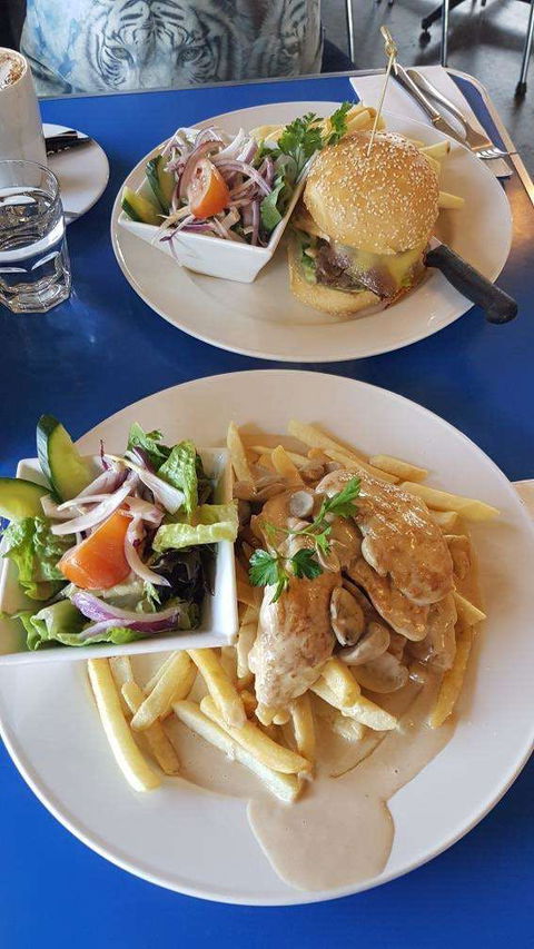 Lazy Moe's - Oakleigh - Accommodation Whitsundays 0