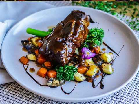 The Windsor Castle Hotel - Accommodation Whitsundays 1