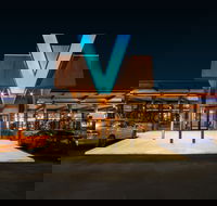 V Hotel - Accommodation Whitsundays