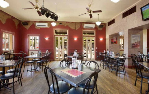 Royal Hotel - Accommodation Whitsundays 0