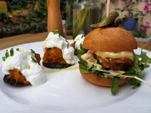 Saint Laura Cafe - Accommodation Whitsundays 0