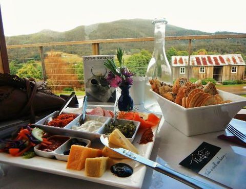 Hartzview Vineyard Cafe - Accommodation Whitsundays 0