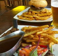 New Royal Hotel - Accommodation Whitsundays