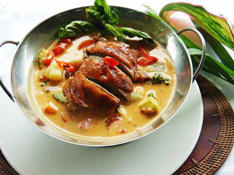 Tropical Phoenix Garden Restaurant - Accommodation Whitsundays 0