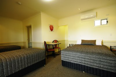 Park Avenue Hotel-Motel - Accommodation Whitsundays 0