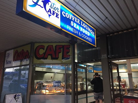 New Astor Cafe - Accommodation Whitsundays 0