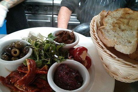 Empire Bay Tavern - Accommodation Whitsundays 8