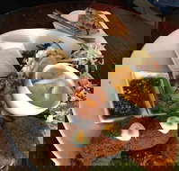 Three Brothers Arms - Accommodation Whitsundays