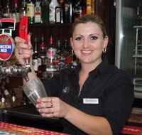 Advancetown Hotel - Accommodation Whitsundays