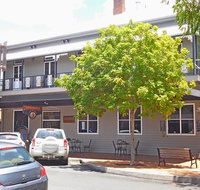 Queenslander Hotel - Accommodation Whitsundays