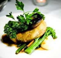 Harry's Restaurant and Redford Bar - Accommodation Whitsundays