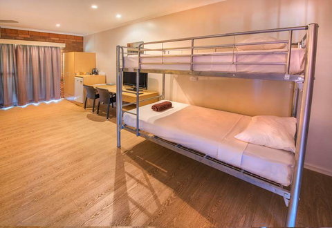 Contour Hotel - Accommodation Whitsundays 8