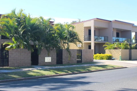 Western Gateway Motel - Accommodation Whitsundays 0