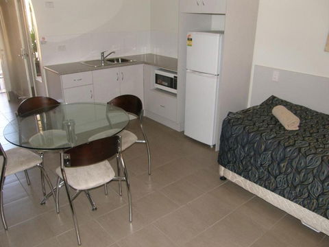 Western Gateway Motel - Accommodation Whitsundays 7