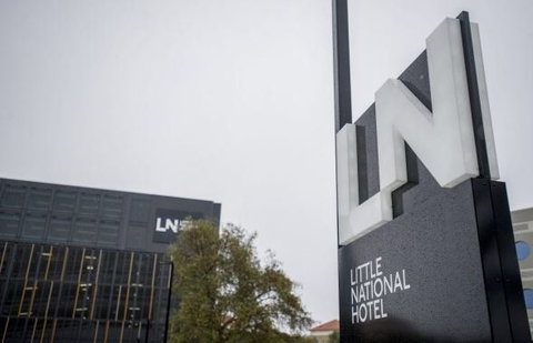 Little National Hotel - Accommodation Whitsundays 1